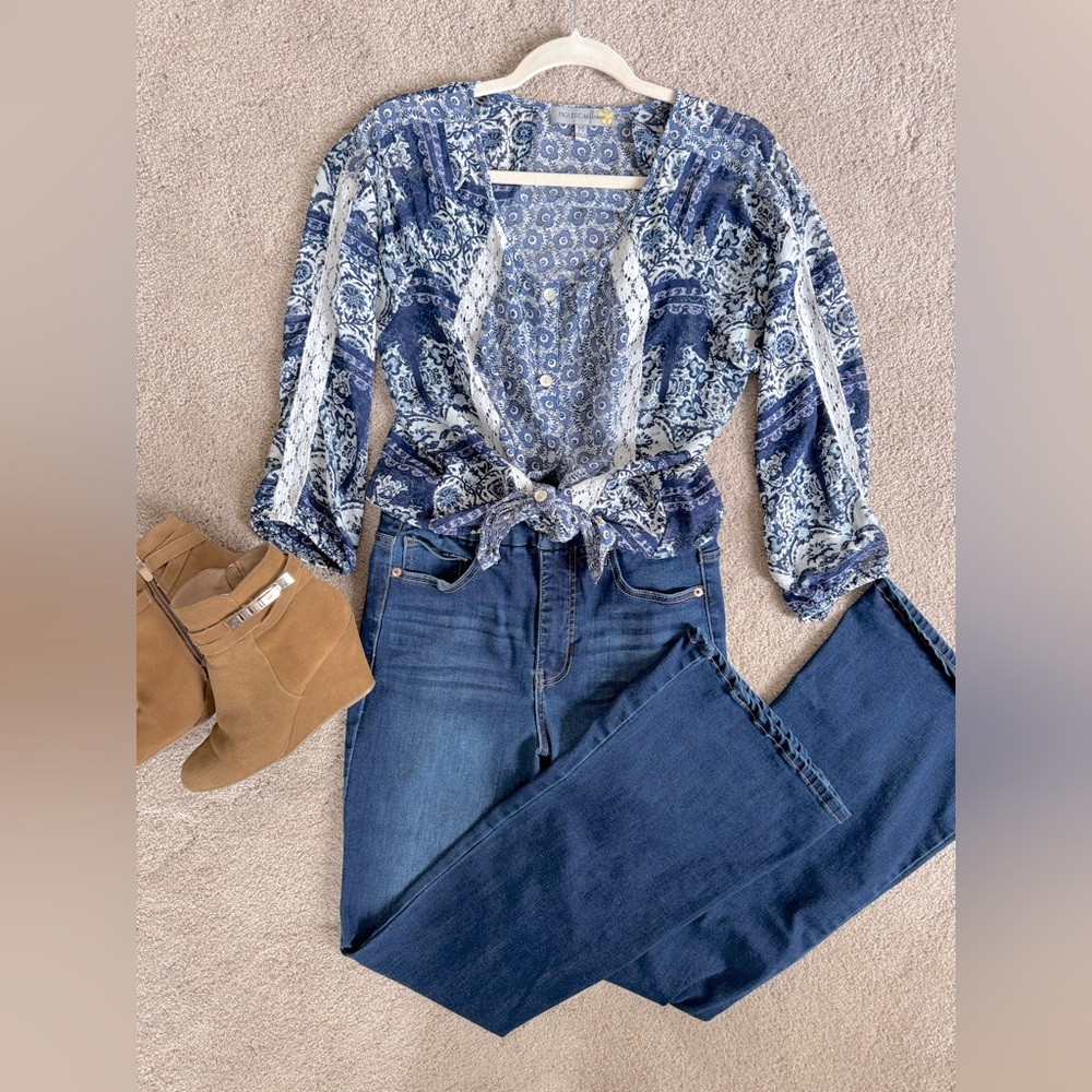 Anthropologie Fig and Flower Blue Floral Blouse EUC Peasant Boho Lace Button Up